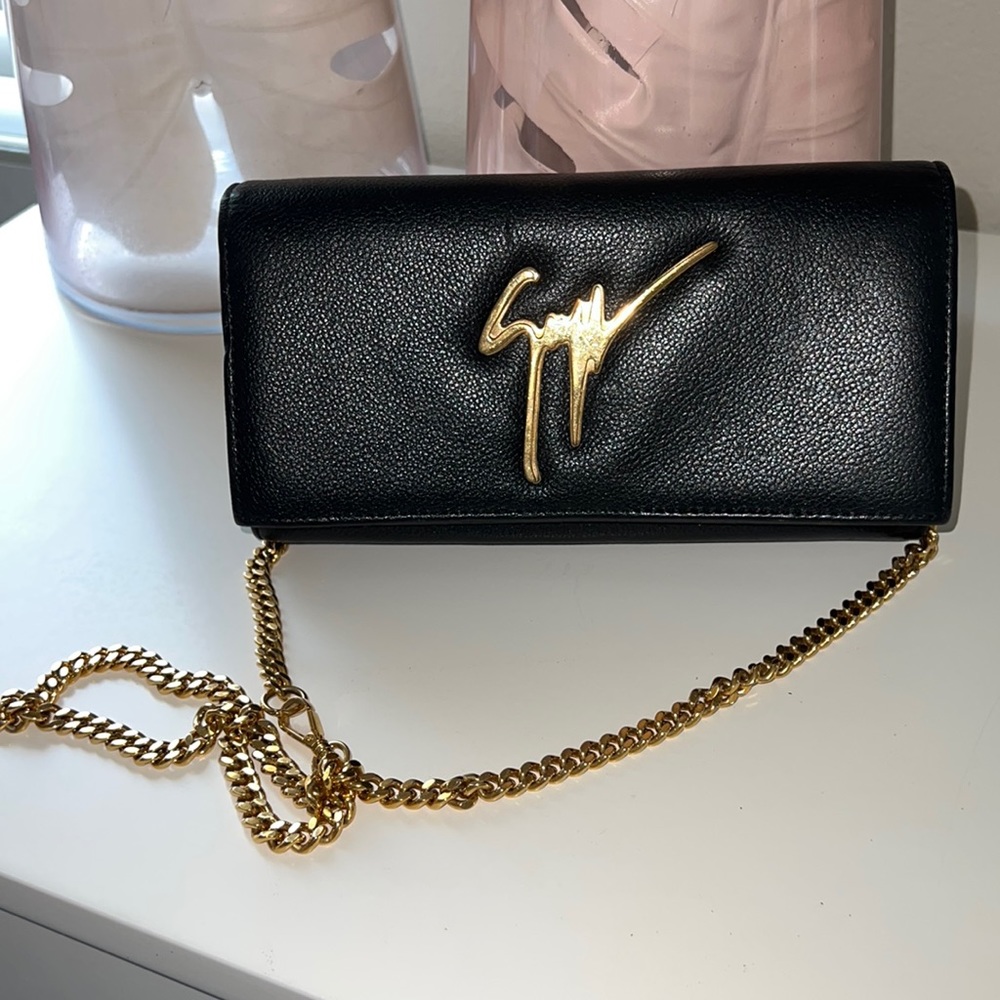 Authentic Guiseppe bag , Can be worn as a clutch or bag